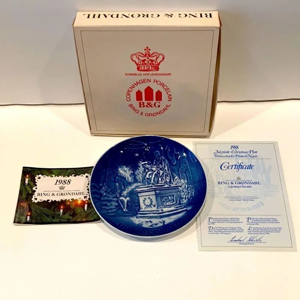 The King's Garden in Copenhagen 1988 Bing & Grondahl Collectible Christmas Plate